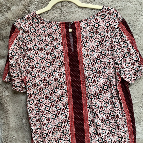 Geometric Pattern Blouse - Picture 2 of 3